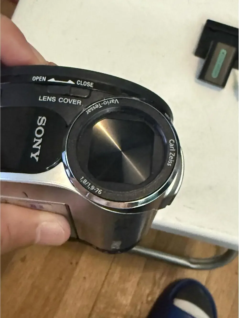 Sony Handycam DCR-DVD108 40x Optical Zoom DVD/DVD-RW 2.5in LCD ( READ )